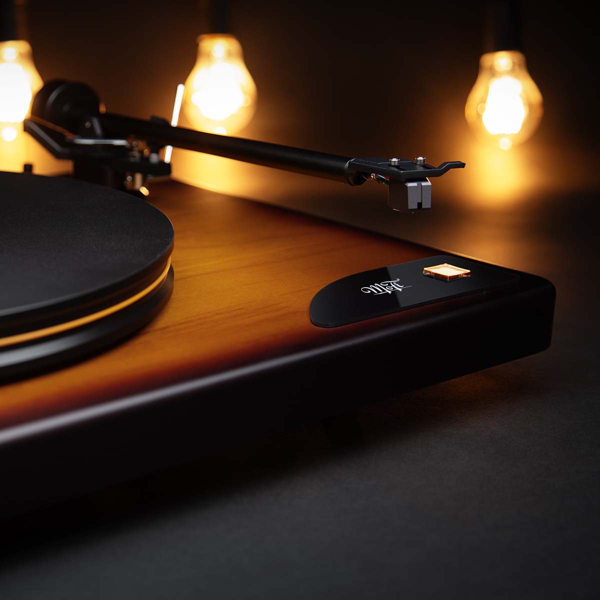 MoFi Electronics x Fender American Vintage Turntable