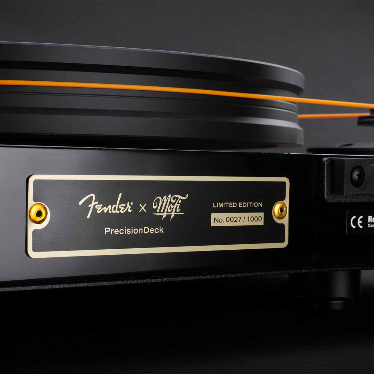 MoFi  x Fender PrecisionDeck Turntable